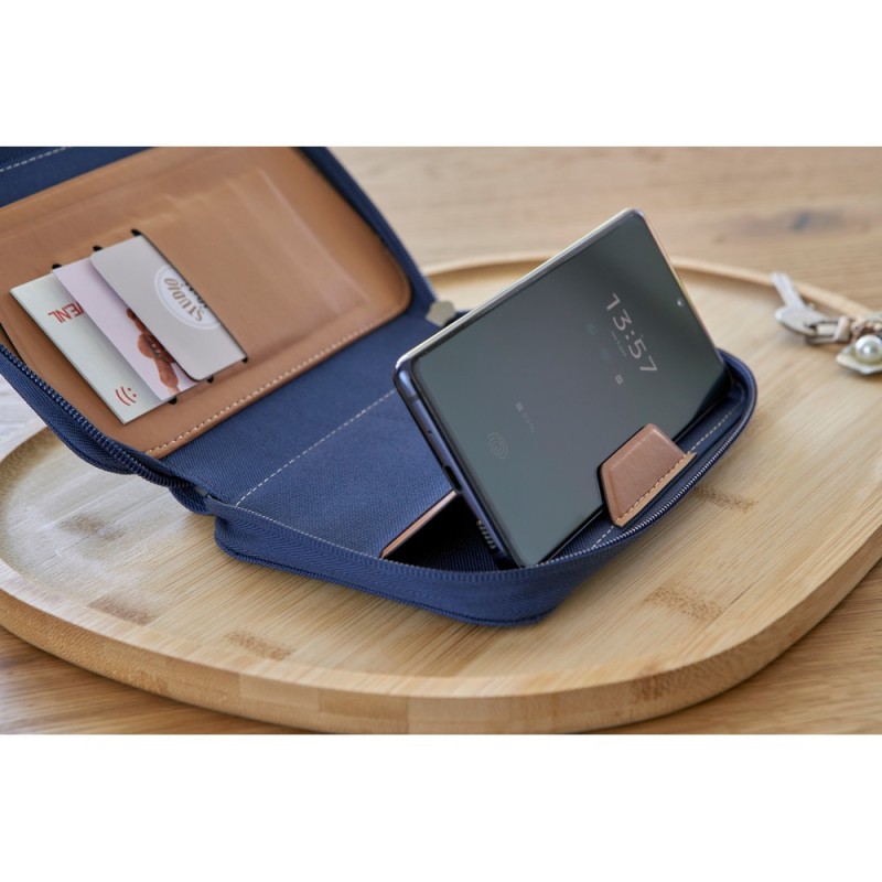 Кошелек для путешествий из переработанного пластика