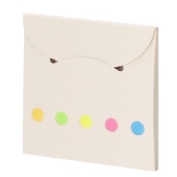 Офис. Держатель записок, клейкие записки, изготовленные из переработанных молочных коробок