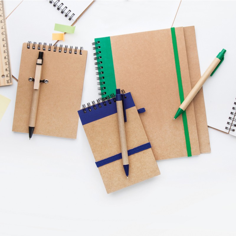 Блокнот с ручкой