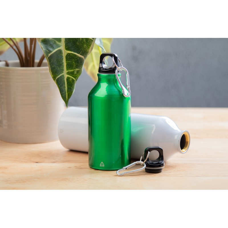 Переработанная алюминиевая бутылка