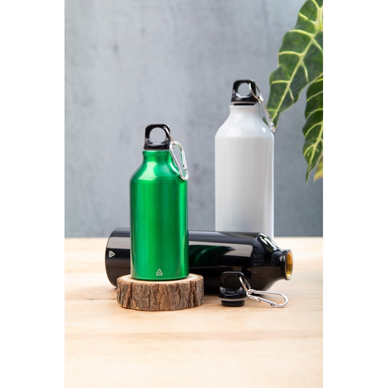 Переработанная алюминиевая бутылка