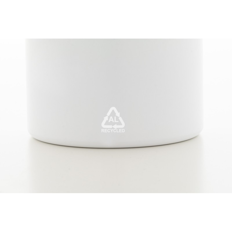 Бутылка из переработанного алюминия