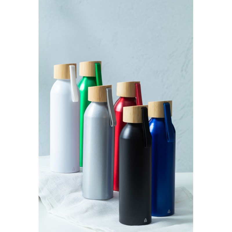 Бутылка из переработанного алюминия