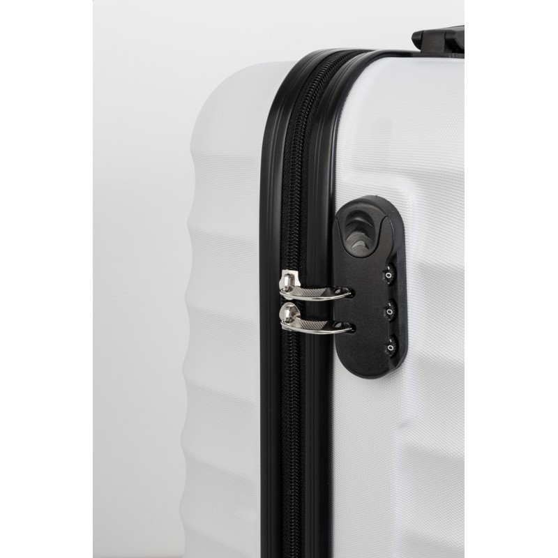 Чемодан для ручной клади из переработанного пластика pet